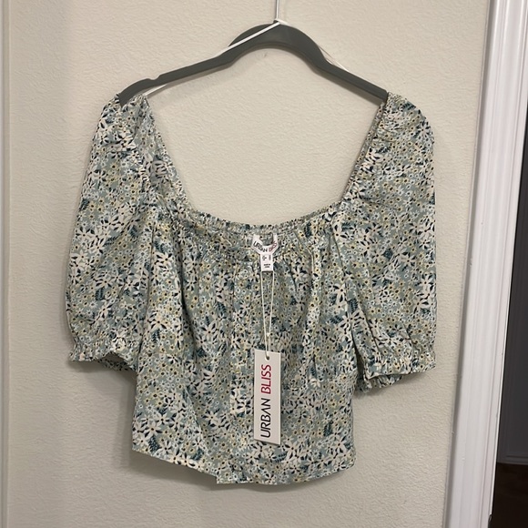 PLUS SIZE URBAN BLISS FLORAL CROP BLOUSE - Picture 3 of 7